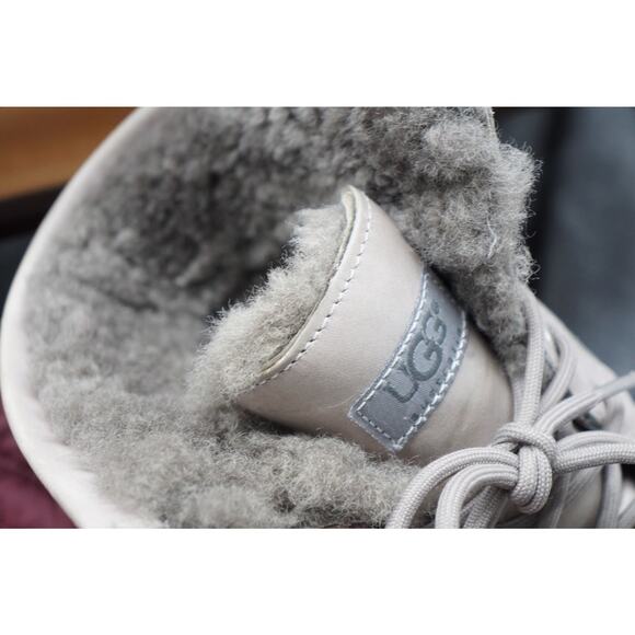 UGG WOMEN'S ADIRONDACK II WINTER BOOTS - ROUND TOE, SIZE 8, Preowned - Picture 10 of 12